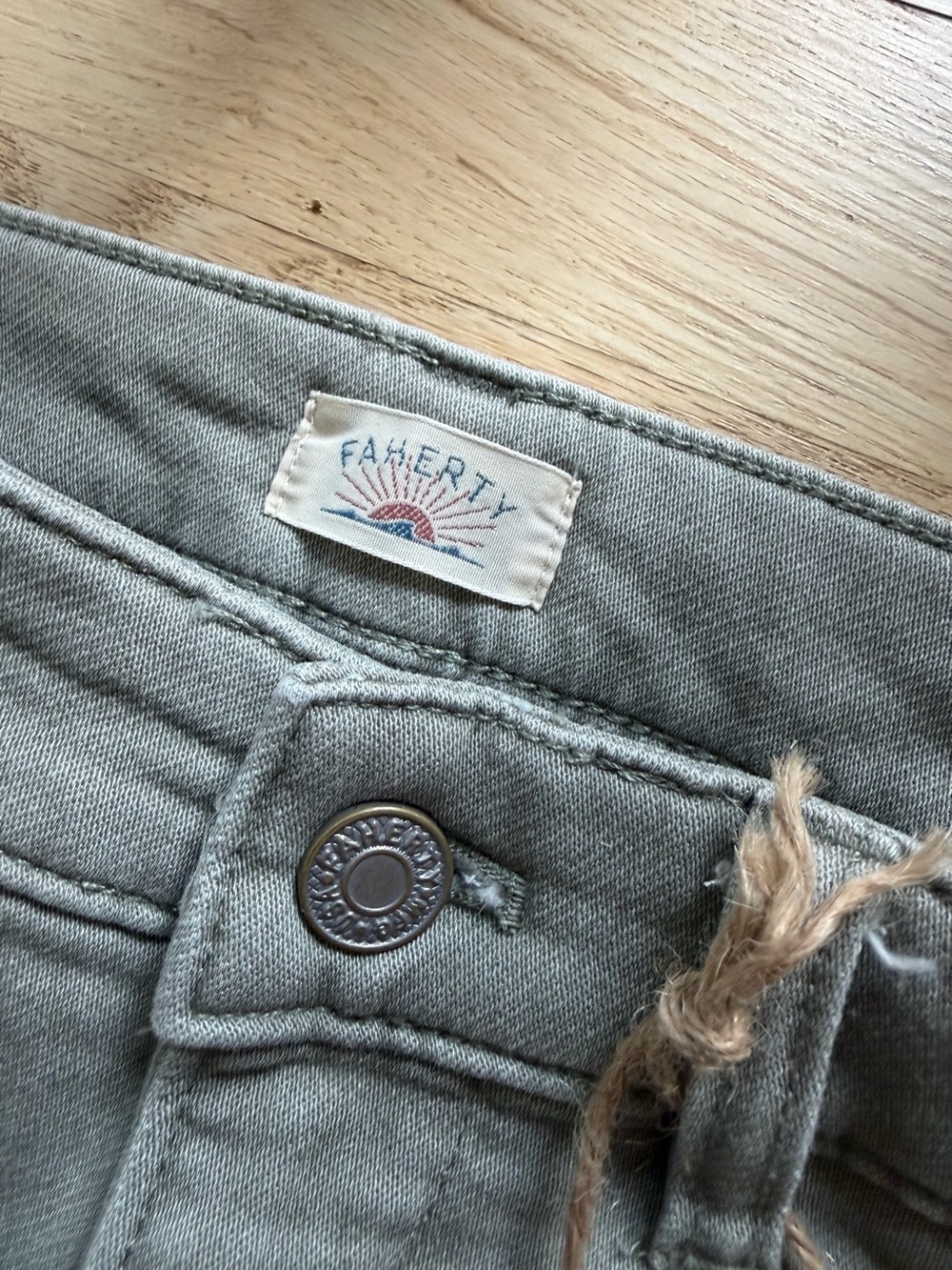 Faherty Stretch Terry Patch Pocket Ankle Pant- Coastal Sage. Size 28 - Picture 4 of 5